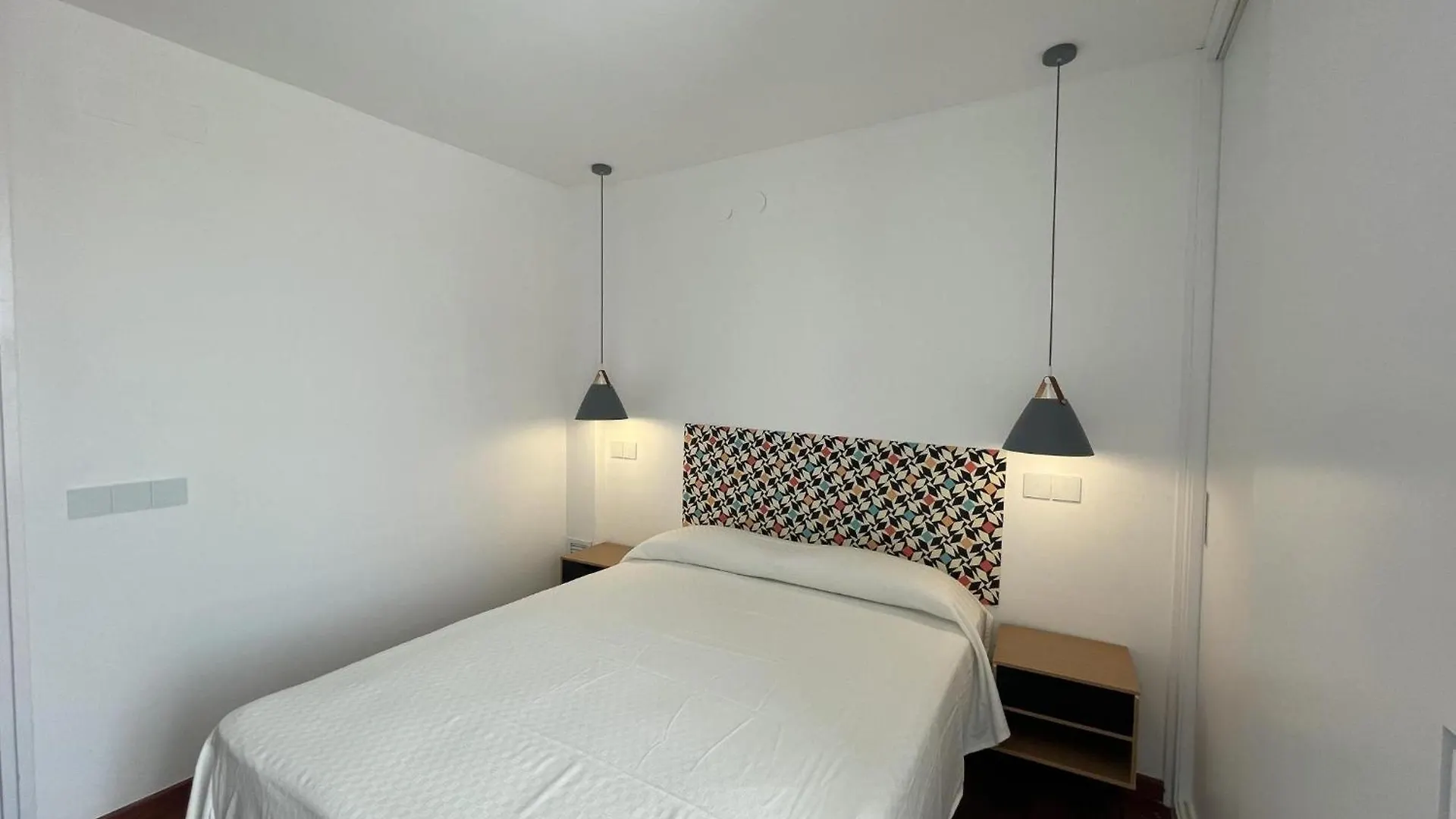 Apartament Cervantes Паламос